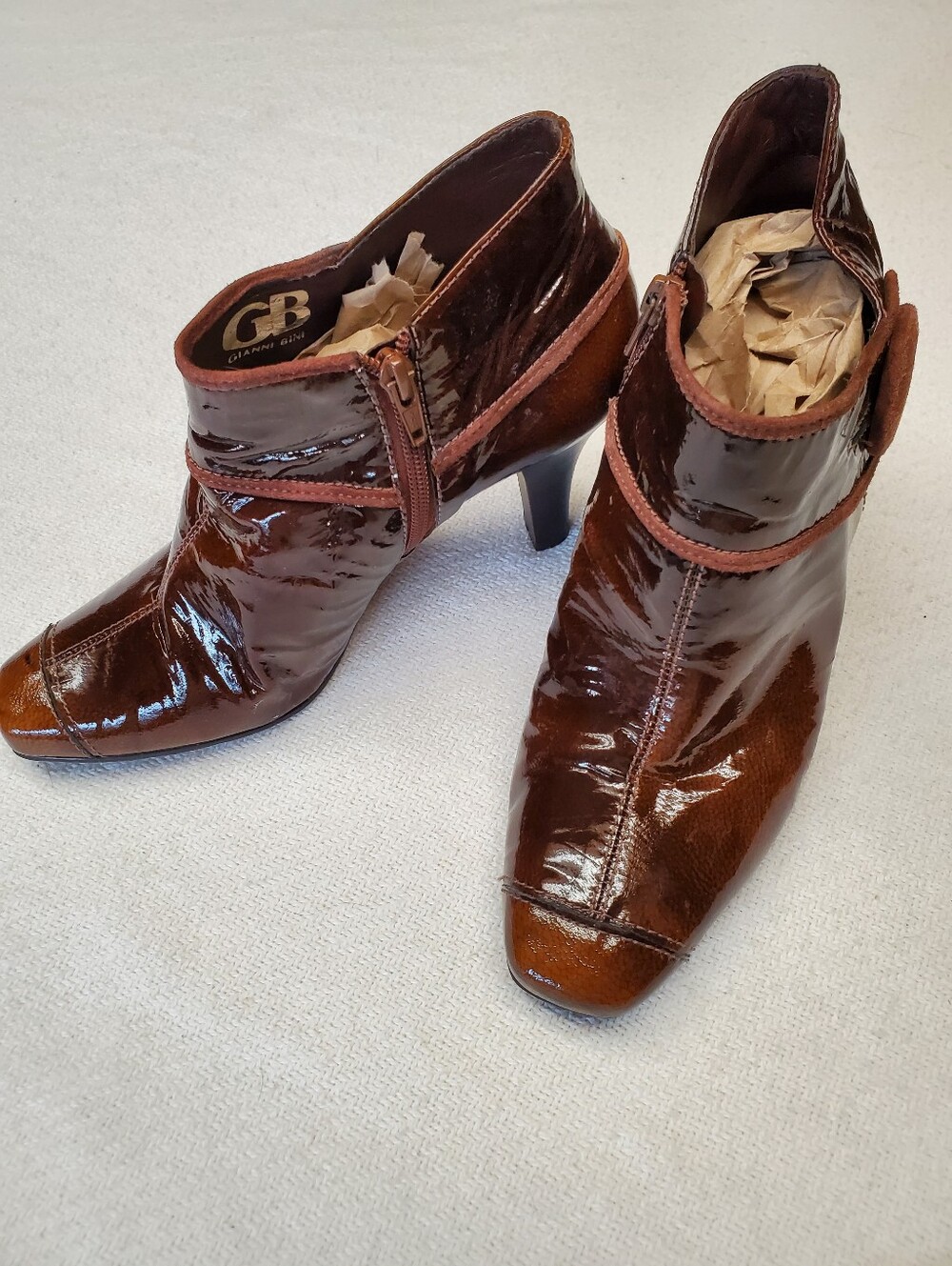 Gianni Bini Brown Patent Leather Ankle Booties Suede Button Sz 9M Kitten Heel